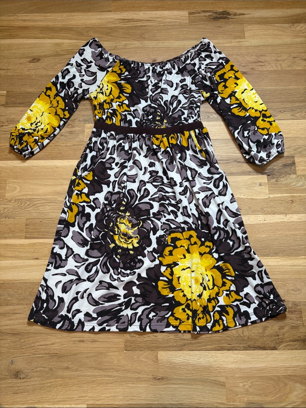 Emmelee Cinched Waist Boatneck Yellow, Black and White Midi Floral Dress Medium